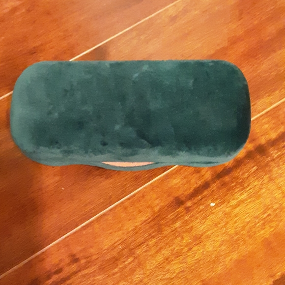 Gucci- green felt sunglass case - Picture 2 of 9